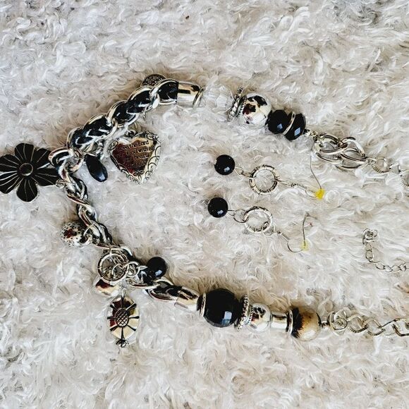 New! Boutique item matching necklace with earrings - Picture 3 of 6